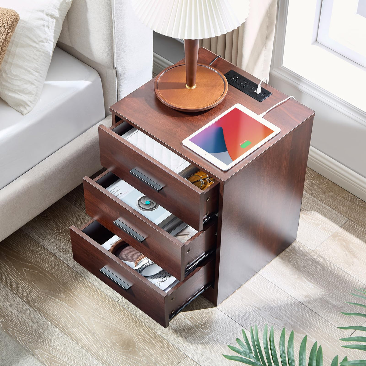 Cherry Wood 3 Drawer Dresser U7663
