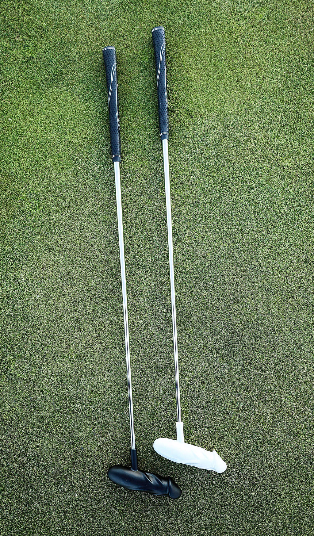 Classic Black & White Golf Putter with Graphite Shaft E7564